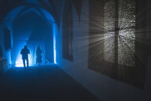 Příběhy ticha a zvuku, světla a tmy. Plzeň hostí unikátní světelnou výstavu Light Scapes – Krajiny světla